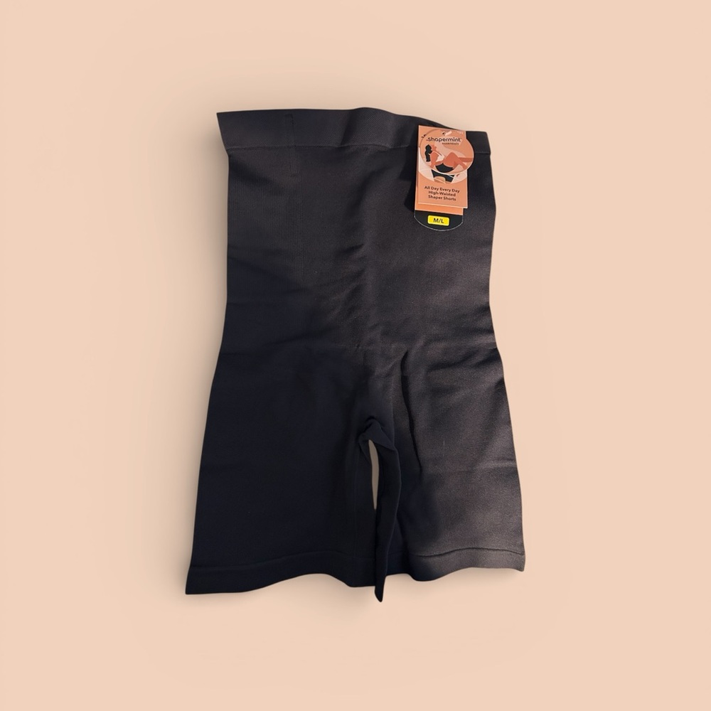 Brand New w/tags Shapermint All Day High Waisted Shorts SIZE: M/L